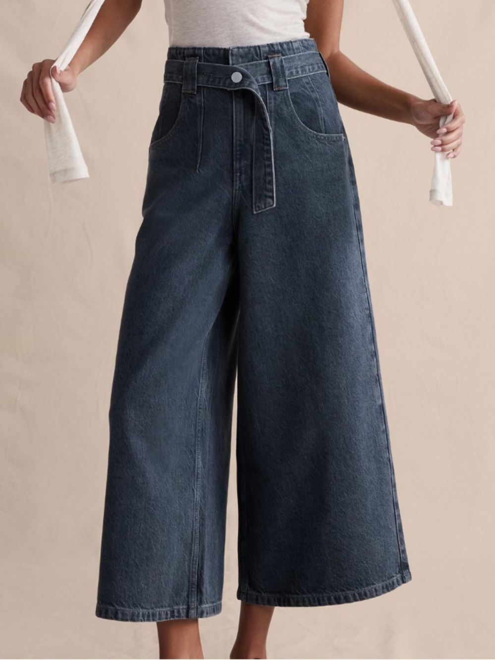 Banana Republic Ultra-High Rise Lightweight Culotte Jean Size 27